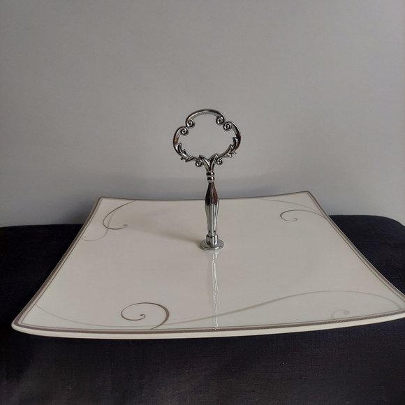 Noritake Platinum Wave Square Handled Serving Tray - Picture 1 of 1